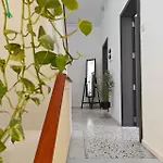 אכסניה Cosy 6 *