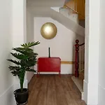Cosy 6 אכסניה *